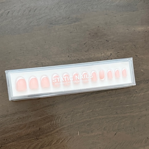 Static Nails Curved French Round Nude Reusable Pop-On Manicure Set - Picture 3 of 9